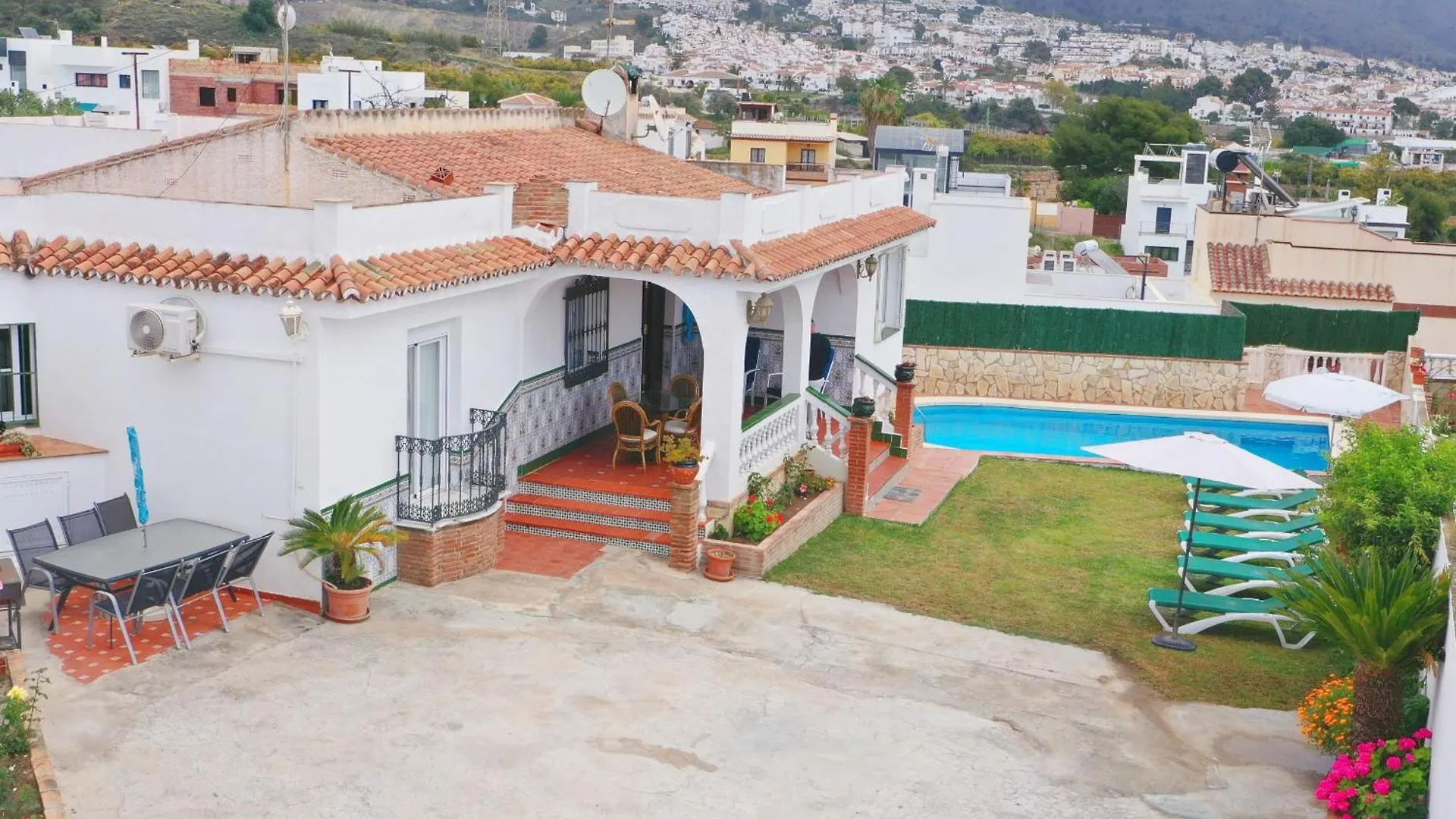Villa Jorge Spainsunrentals 1022 Nerja